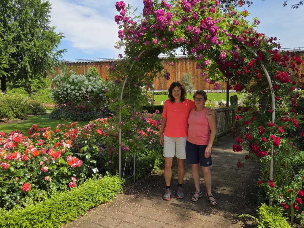Hitze, Fackeln & Kultur: Unser Vereinsausflug zum Jubiläumslauf in Borgholzhausen rosenpark